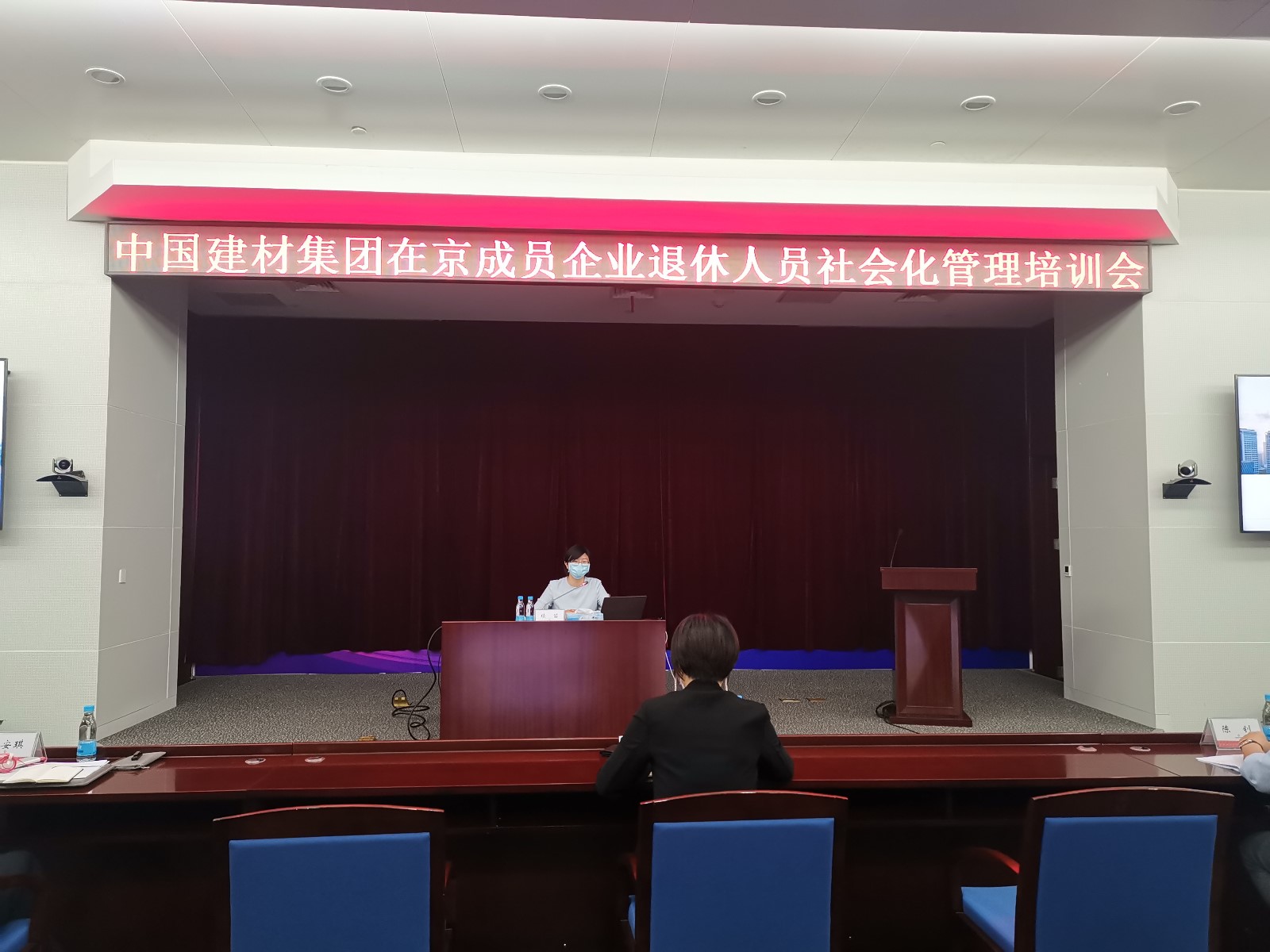 授课.jpg 授课.jpg