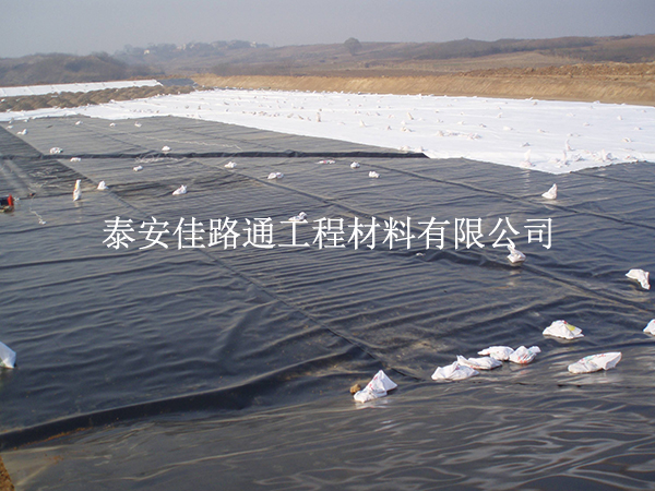 垃圾填埋场防渗膜铺设中的土壤处理要求 垃圾填埋场防渗膜铺设中的土壤处理要求