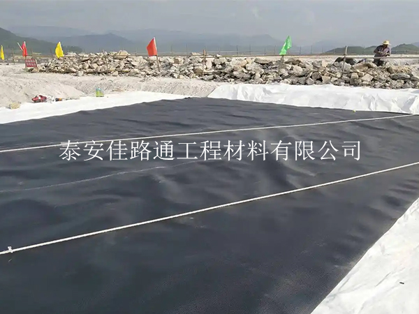 藕池防渗土工膜安装步骤:轻松打造高效防水屏障 藕池防渗土工膜安装步骤:轻松打造高效防水屏障