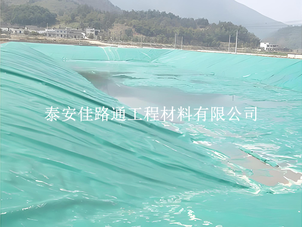 垃圾填埋场防渗膜挑选技巧:筑起绿色屏障的秘诀 垃圾填埋场防渗膜挑选技巧:筑起绿色屏障的秘诀